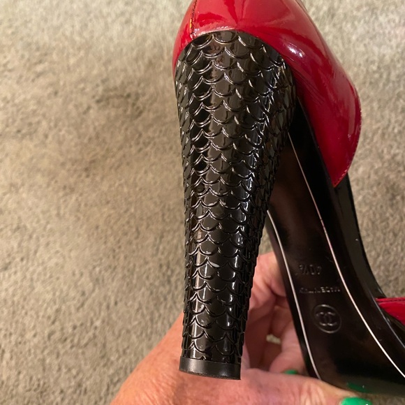 STUNNING LADIES LEATHER CHANEL HEELS! - Picture 7 of 16